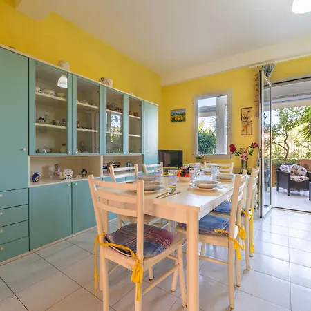 Casa vacanze Domus Centro By Interhome